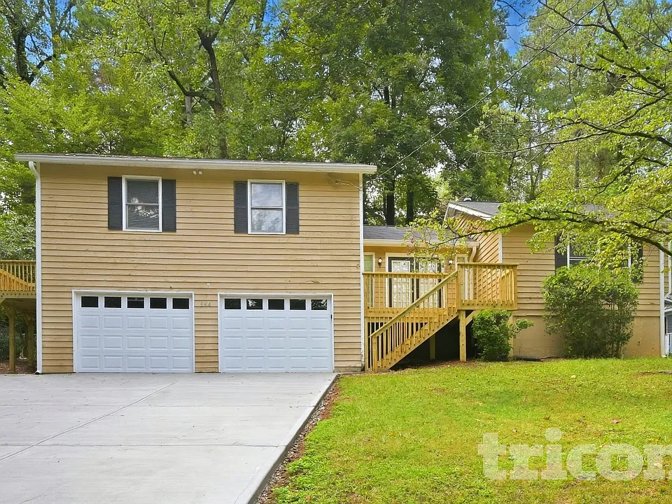 546 Candlewick Ln NW