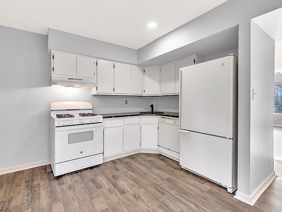 Stainless steel dishwasher and refrigerator have now been included!