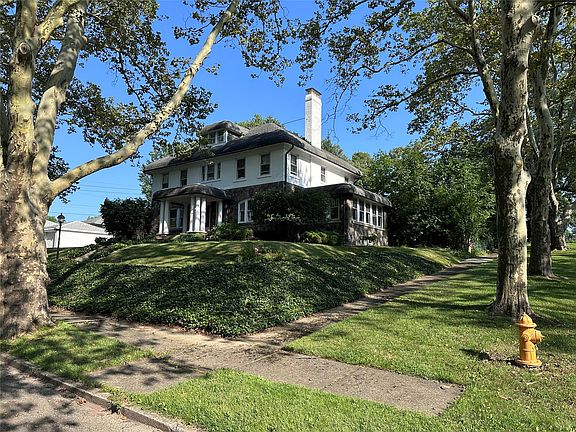 2nd image of 515 Hilltop Rd