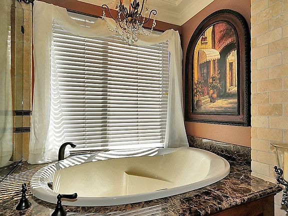 Luxurious Bath