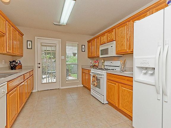 KITCHEN WITH DOOR TO BACKYARD
