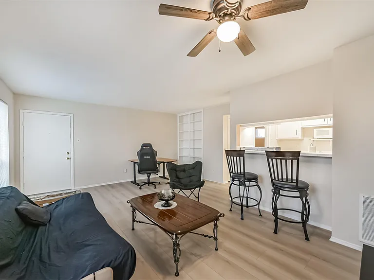 6410 Del Monte Dr #89 — Photo 21
