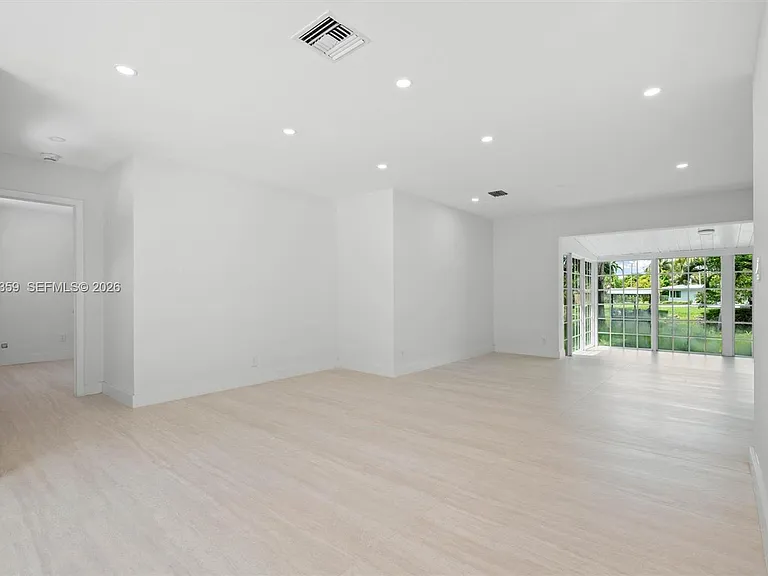11770 Griffing Blvd — Photo 9