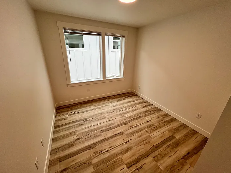 1223-1229 E Laurel St — Photo 29