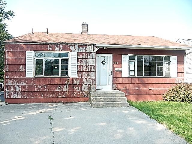 1st image of 2328 Belcher Dr