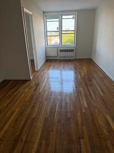 2035 E 16th St #4G Photo 1
