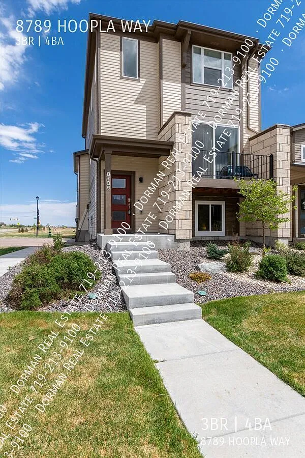 Beautiful modern 3 story home in Wolf Ranch — Photo 1