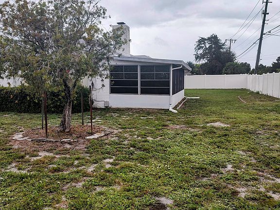 4th image of 1077 Willow Wood Dr