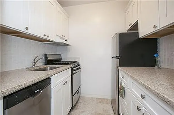Sold by Prime Manhattan | media 13