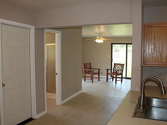 5th image of 233 Sycamore Dr