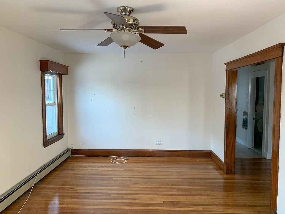 2nd image of 5 Hooker St #5