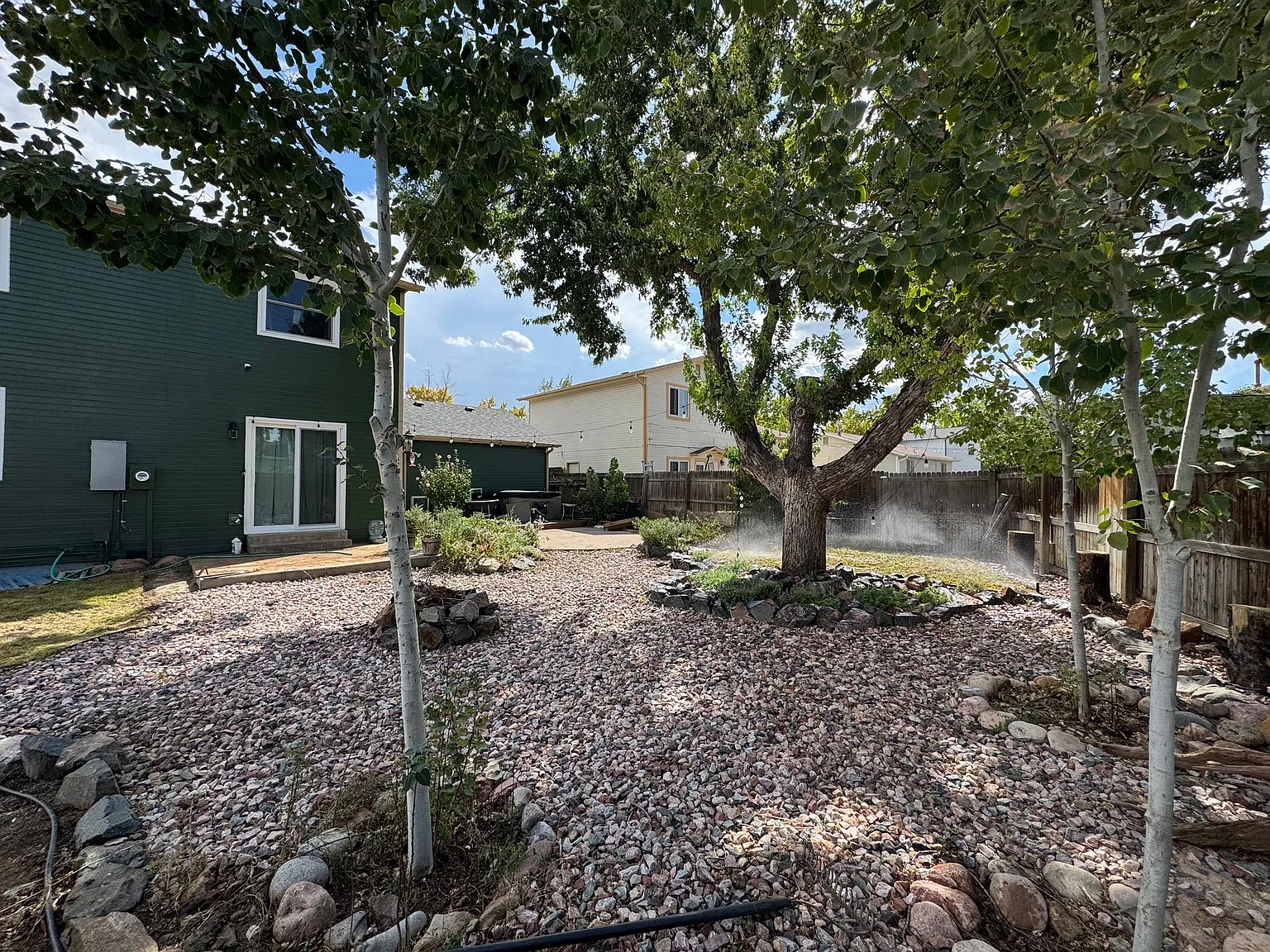 Beautifully updated home in Cherry Creek Schools! Conveniently located in town with vaulted ceiling! — Photo 4
