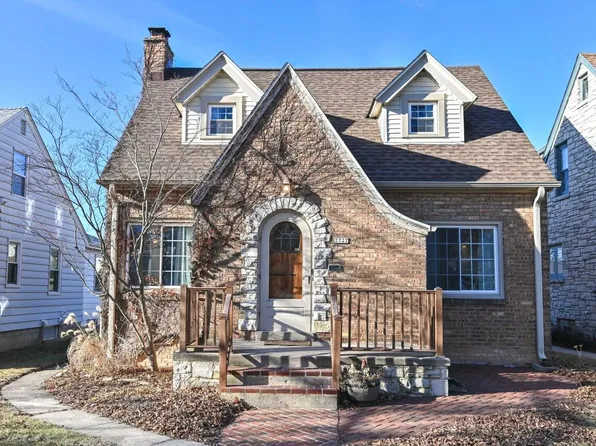 2727 North 73rd STREET, Wauwatosa, WI 53210