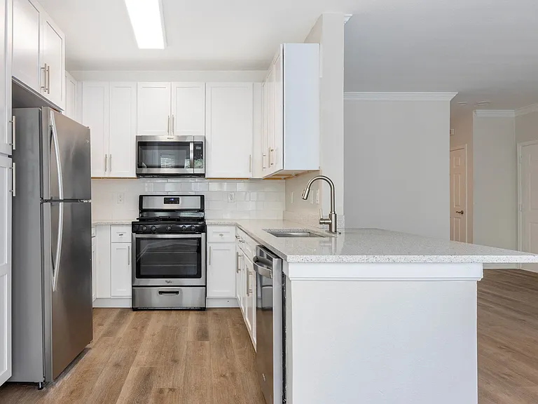 Cameron Court — Photo 16