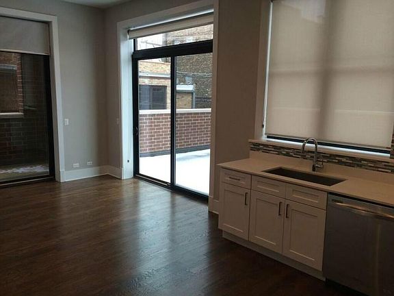 2nd image of 4605 N Ravenswood Ave #201