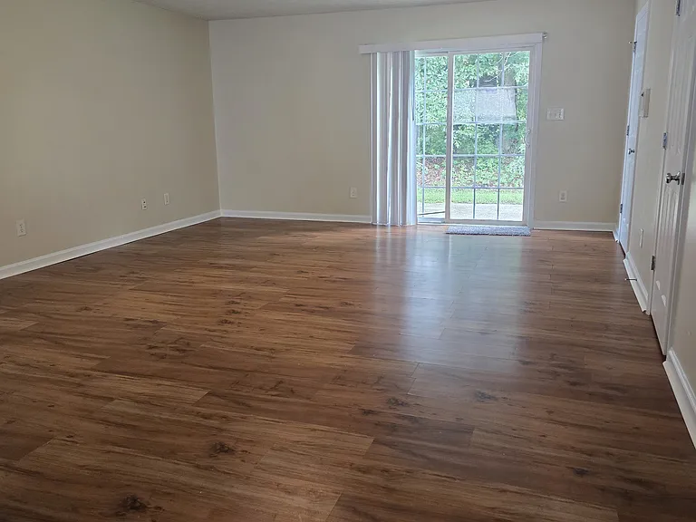 3107 Forrestal Dr — Photo 2