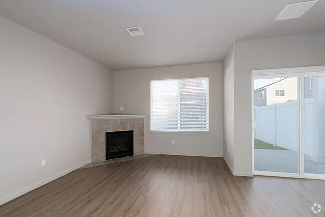 2 bed, 2.5 bath, 1225 sqft, $1,895 — Photo 4
