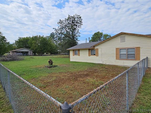 3rd image of 536 E Morris Ave