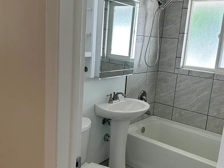 7527-7529 Lakeshore Blvd #7527 — Photo 6