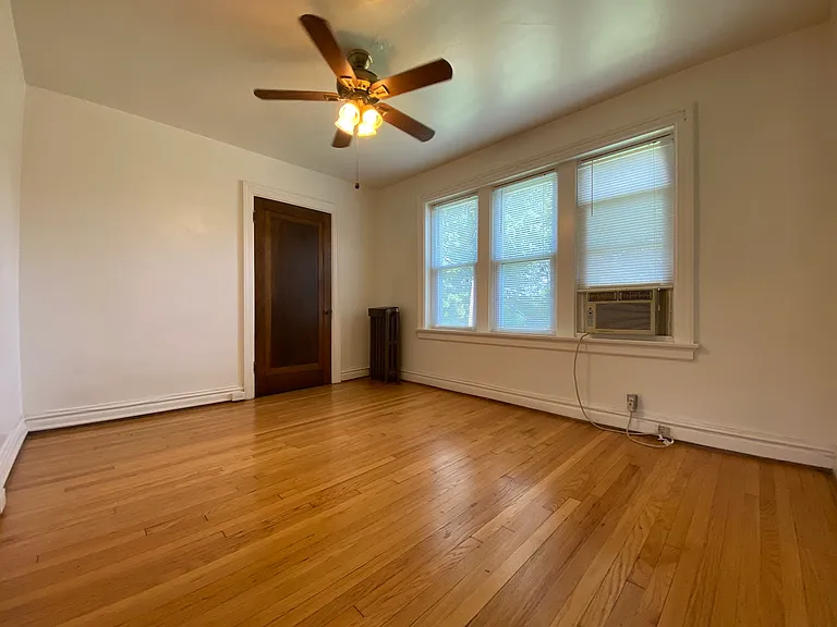 The adjoining room houses the second closet. The large windows flood the apartment with sunlight, creating a bright and welcoming atmosphere throughout the day.