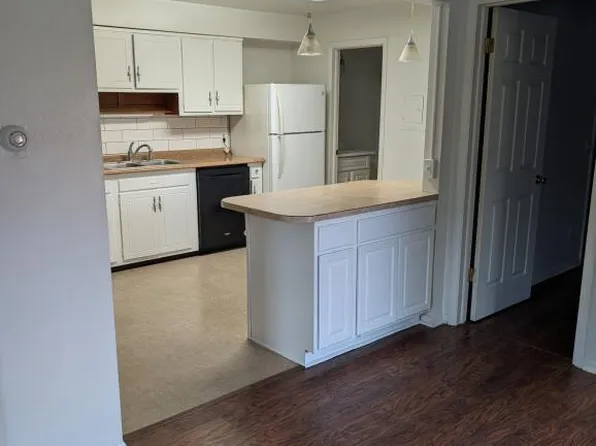 1820 Sunnyside Dr APT 5, Kalamazoo, MI 49048