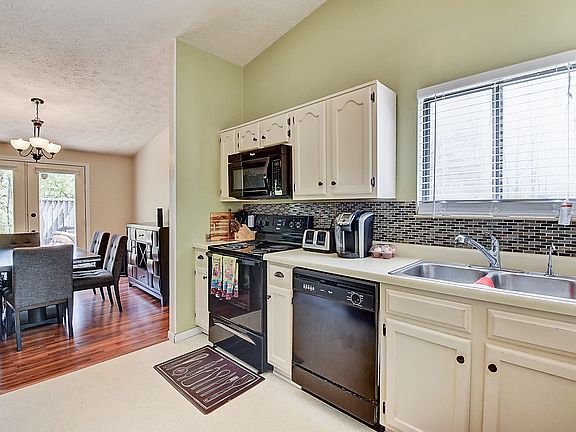 3rd image of 8021 Clayburn Ct