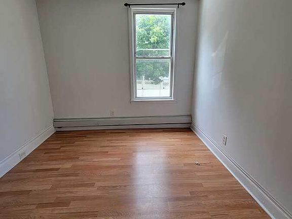 4th image of 168 Hillside Ave
