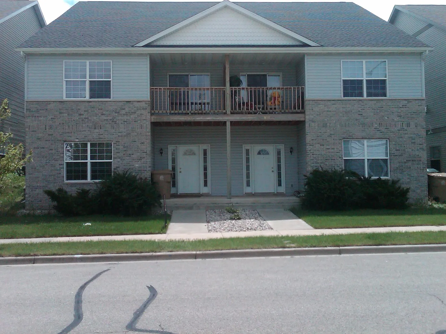 4 bed, 2200 sqft, $2,900 — Photo 1