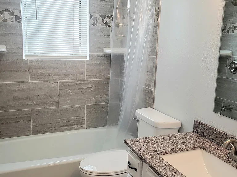 1011 Columbus St #1/2 — Photo 11