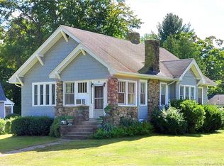 26 Dyer Ave, Collinsville, CT 06019