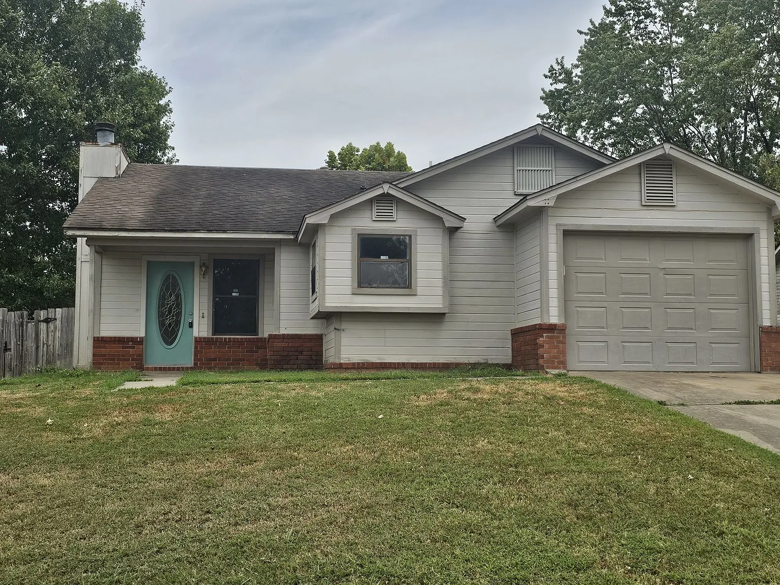 3 bed, 1149 sqft, $995 — Photo 1