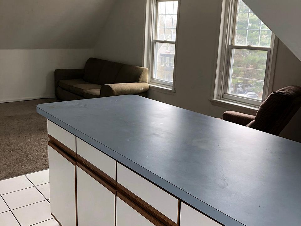 1st image of 115 S 4th St #3