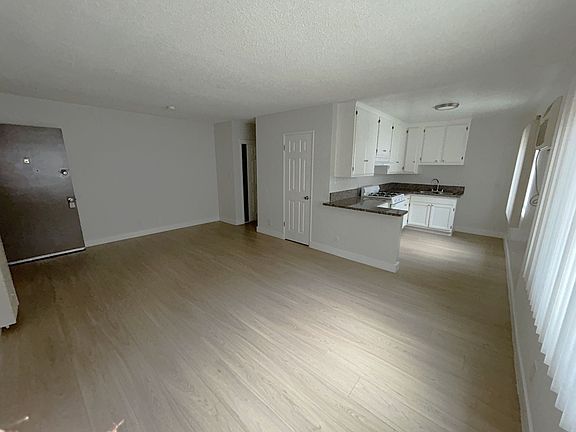 4th image of 826 S Catalina St