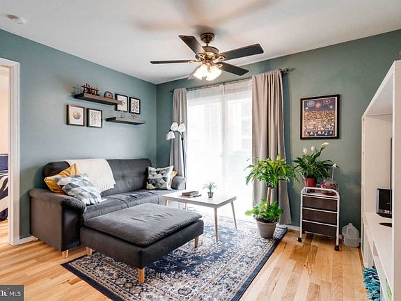 4th image of 3310 Wyndham Cres #114