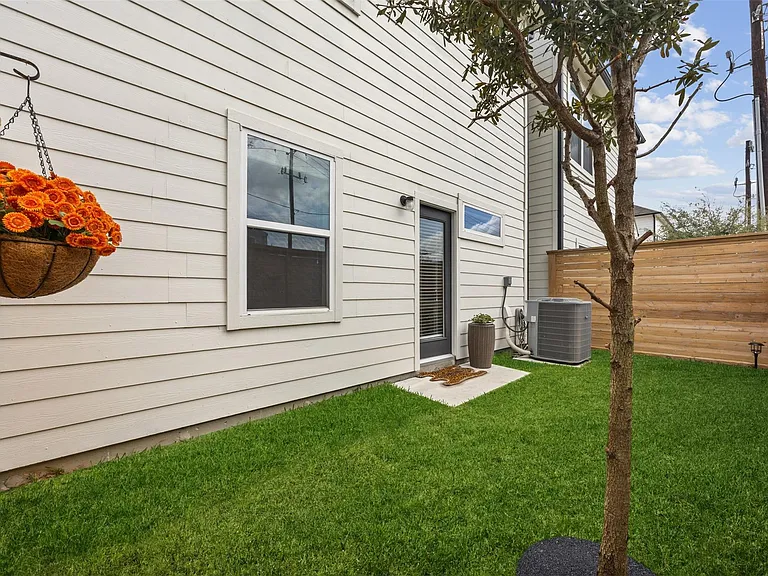 2323 Warhol Way — Photo 28