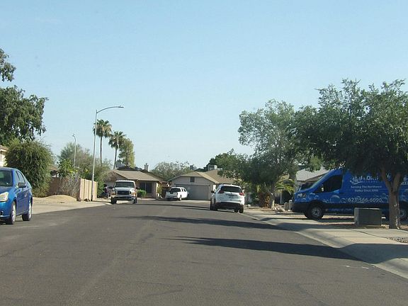 5th image of 8716 W Willowbrook Dr