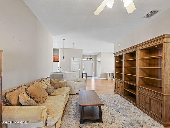 3rd image of 4720 Decatur Cir