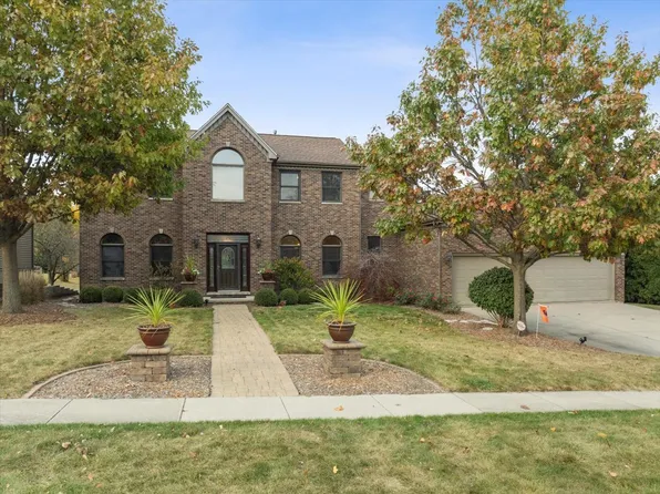 5 Stetson Dr, Bloomington, IL 61701