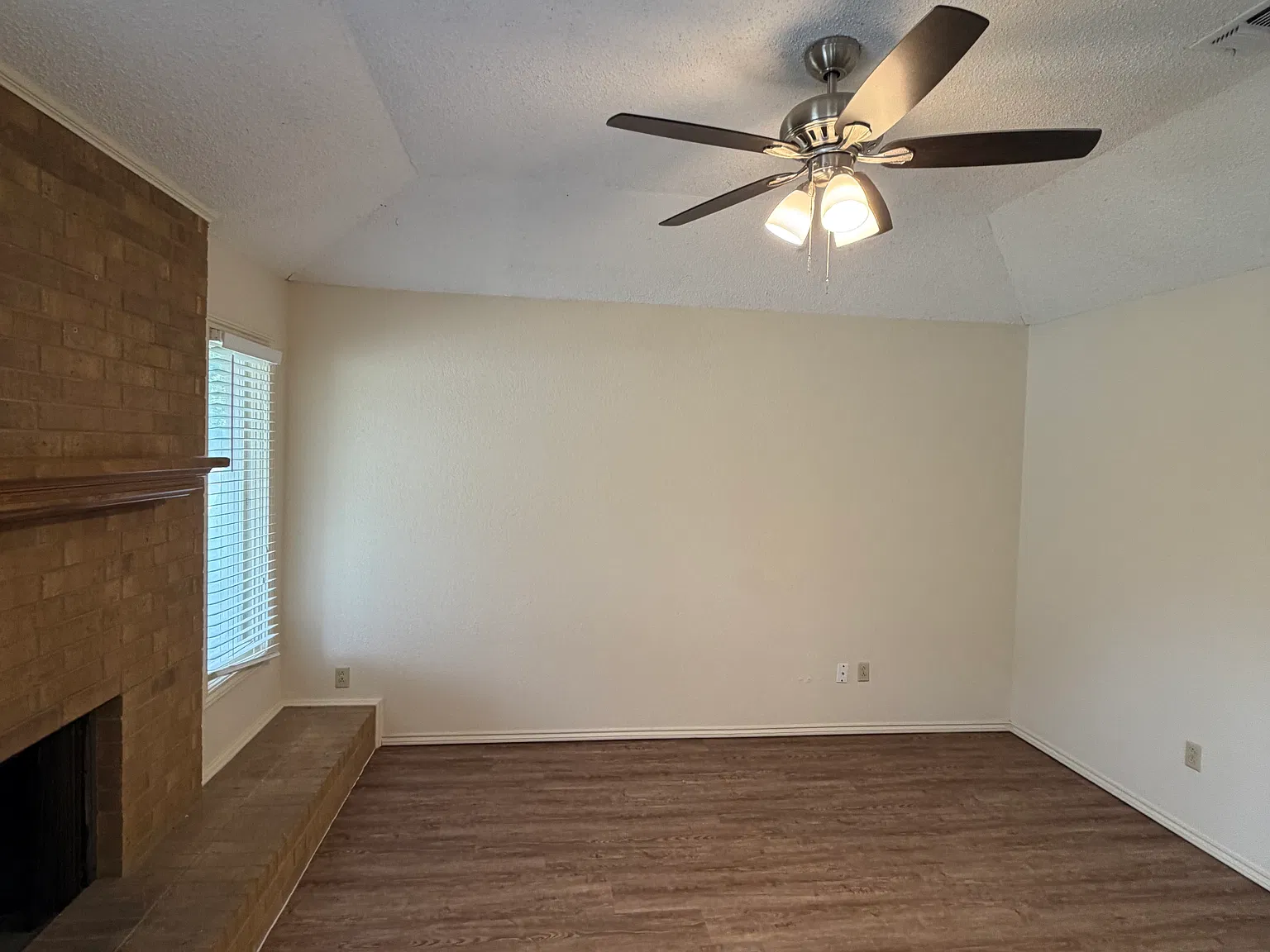 2 bed, 1050 sqft, $1,000 — Photo 2