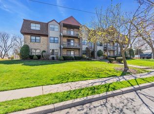 206 Newport Ct, Fords, NJ 08863