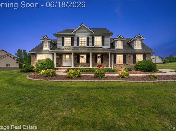 5222 Coulter Lake Blvd, Clarkston, MI 48348