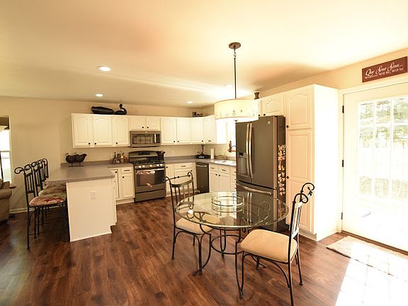 2nd image of 733 Julie Dr