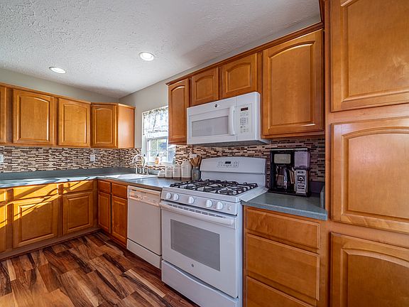 5th image of 1210 Creighton Ave