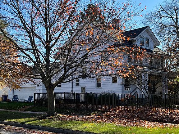 3rd image of 2640 Plainfield Ave NE