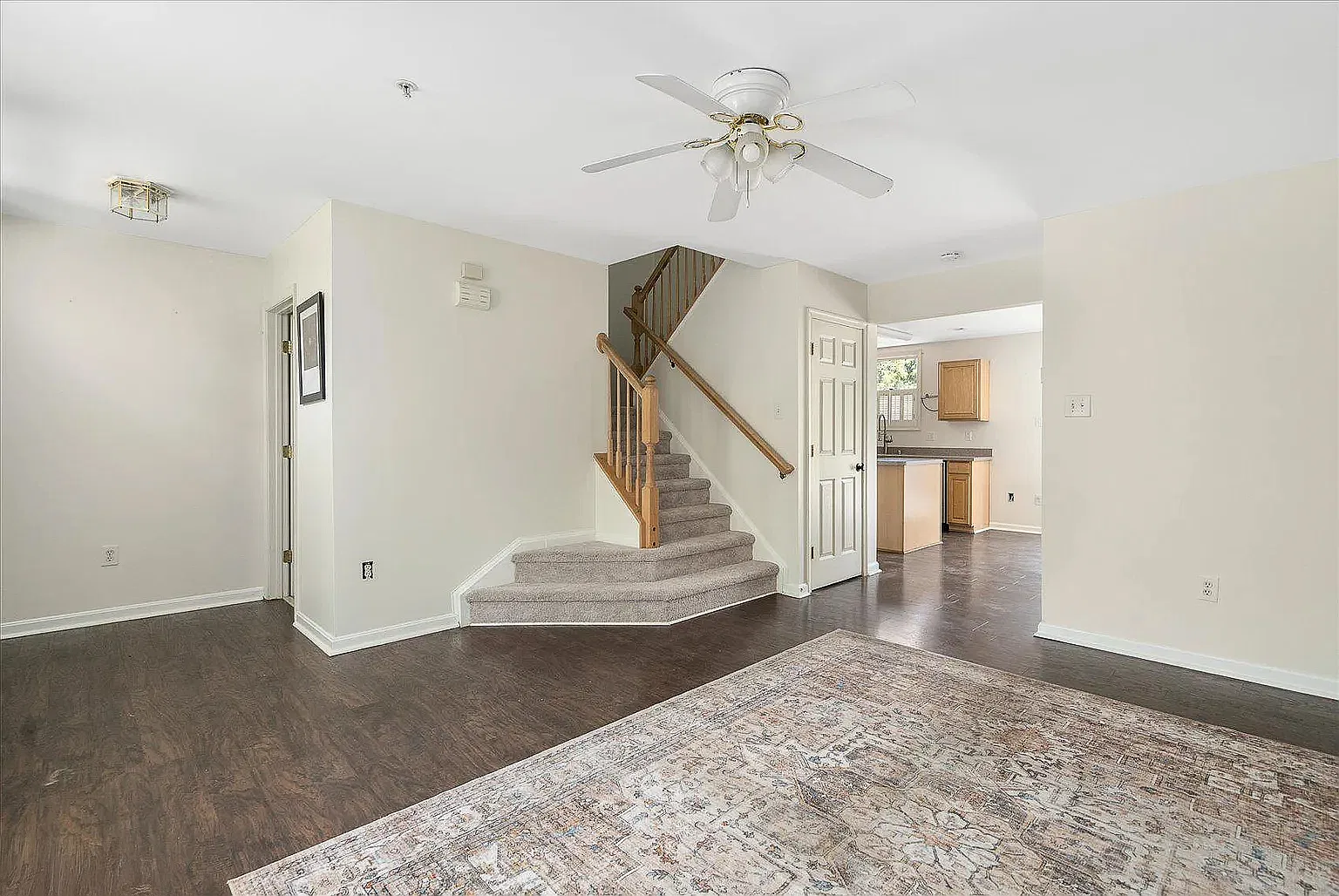 3 bed, 2.5 bath, 1860 sqft, $2,300 — Photo 2
