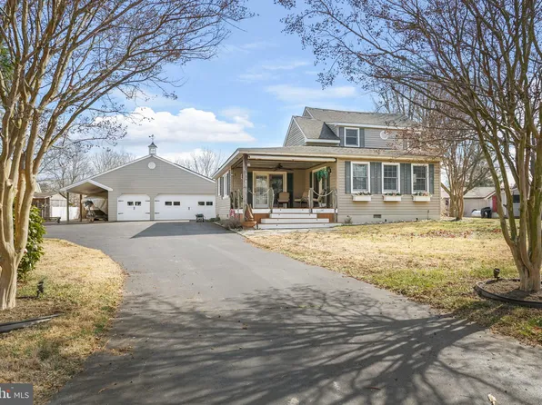 66 Beachview Ave, Earleville, MD 21919