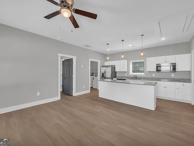 185 Miller St #B — Photo 4
