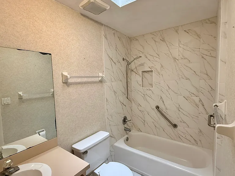 4311 NW 30th Ter — Photo 11