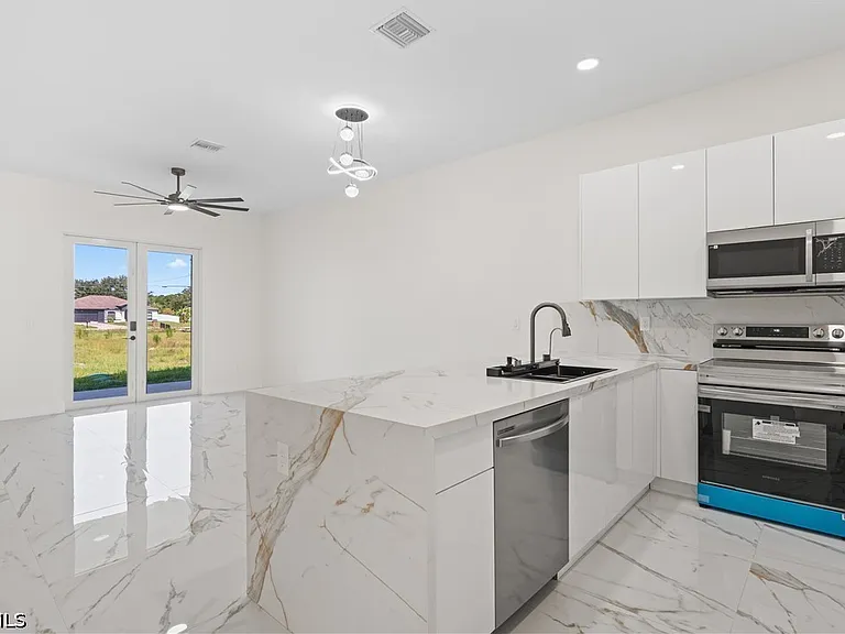 430 Petite Ave — Photo 23