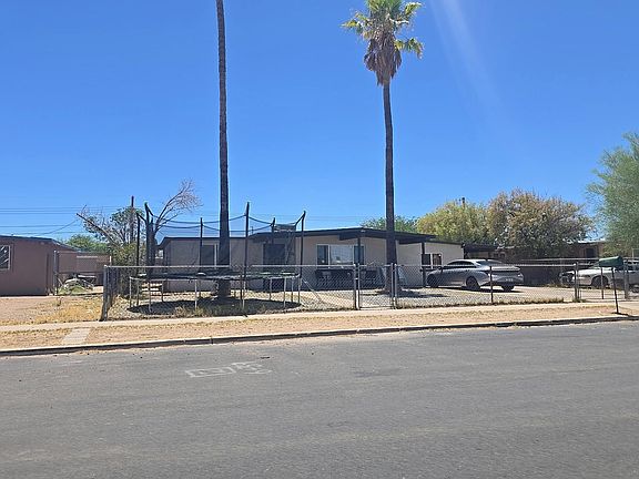 3rd image of 202 E Elvado Rd